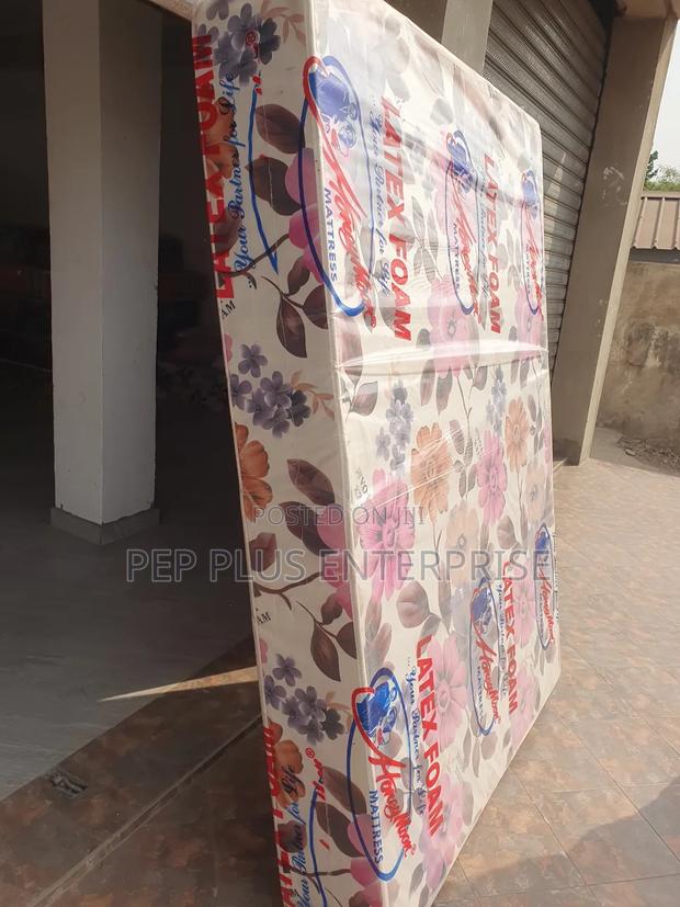 10 Inches Latex Foam High Density Mattress · Photo 2