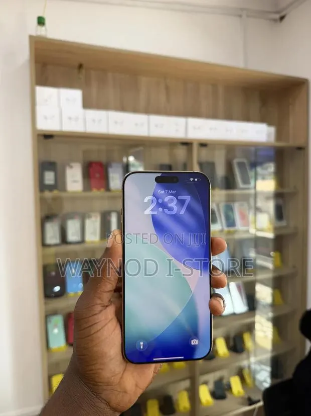 Apple iPhone 16 Pro Max 256 GB Gold · Photo 1