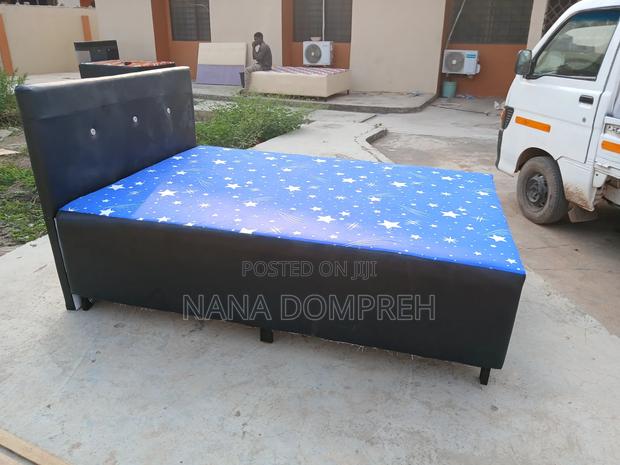 Blue and Black Inbuilt Double Bed · Photo 5