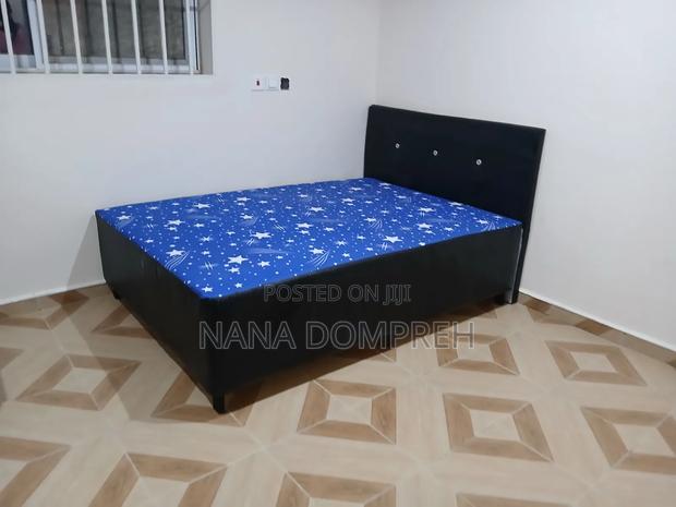 Blue and Black Inbuilt Double Bed · Photo 7