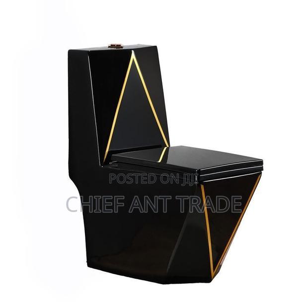Gold Jilt Wc. Black and Gold Toilet Seat. 902 · Photo 1