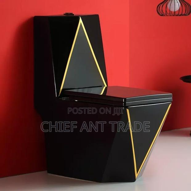 Gold Jilt Wc. Black and Gold Toilet Seat. 902 · Photo 2