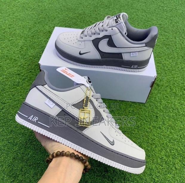 Nike Airforce 1’07 Low Dark Gray · Photo 1