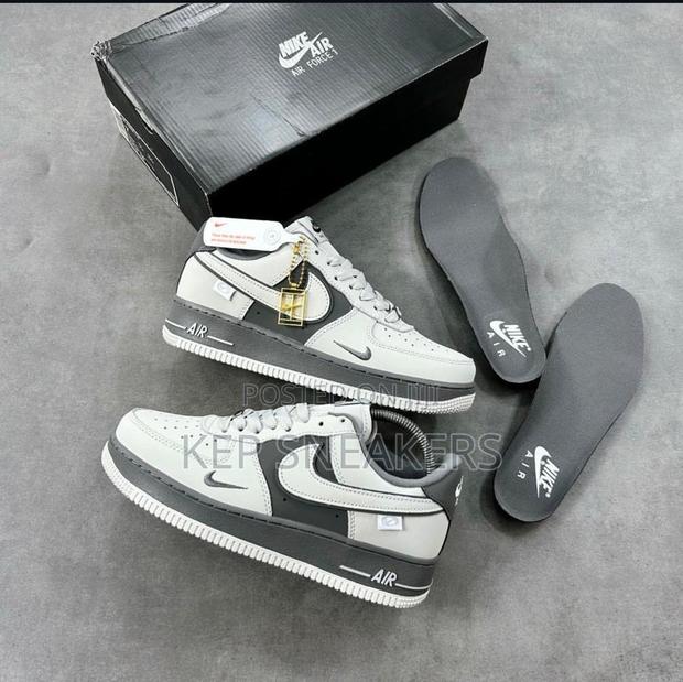 Nike Airforce 1’07 Low Dark Gray · Photo 2