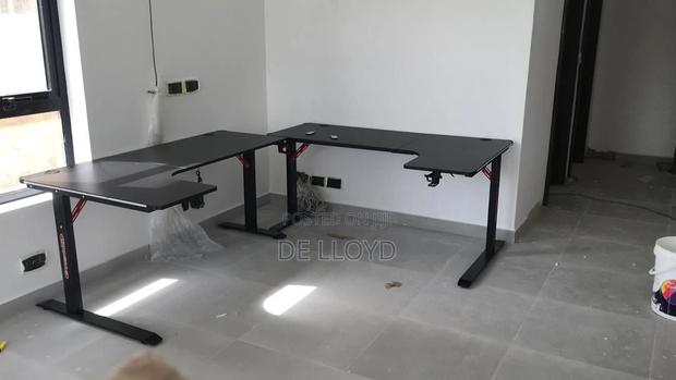 L Shaped Table With RGB · Photo 2