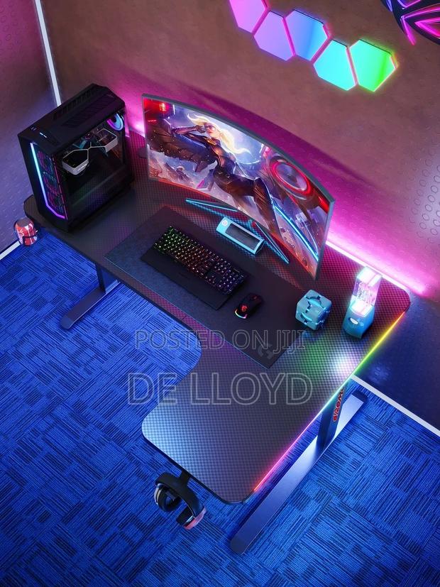 L Shaped Table With RGB · Photo 4