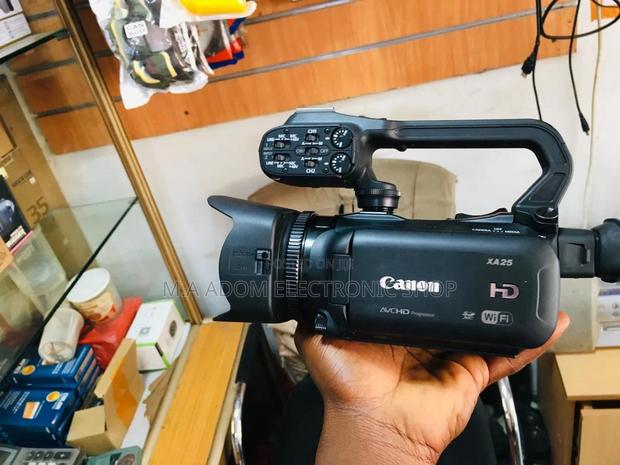 Canon XA25: Professional With SDI/HDMI · Photo 1