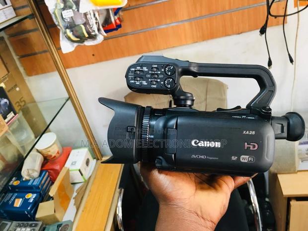 Canon XA25: Power, on-the-Go · Photo 1