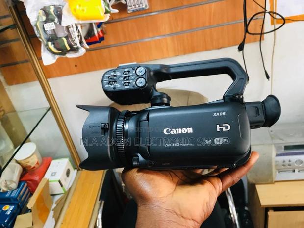 Canon XA25: Power, Professional Workflow · Photo 1