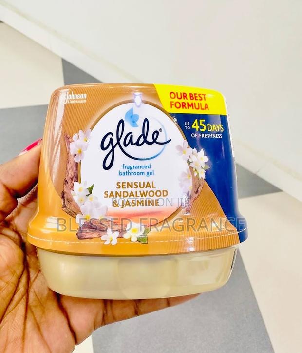 Glade Bathroom Gel · Photo 2