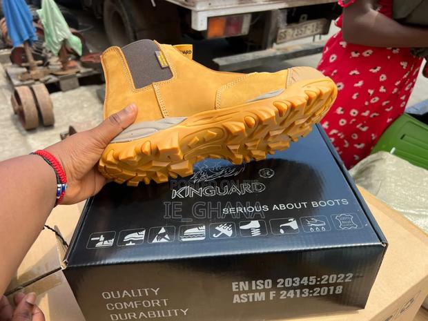 Safety Boot · Photo 1