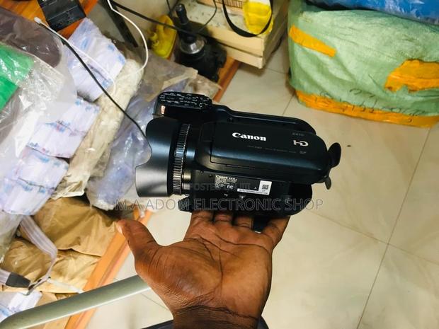 Canon XA10: Elevate Your Footage · Photo 1