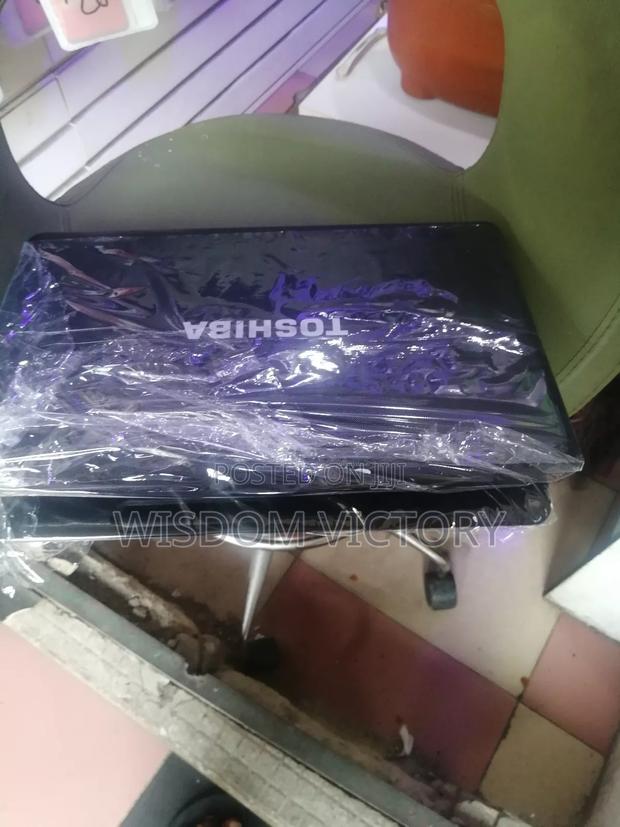 New Laptop Toshiba Satellite C55 4GB Intel HDD 250GB · Photo 2