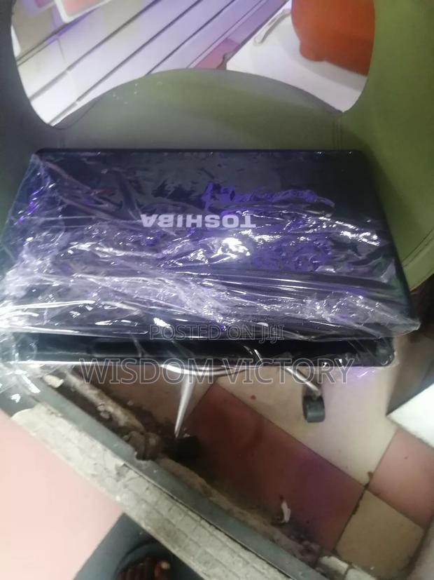 New Laptop Toshiba Satellite C55 4GB Intel HDD 250GB · Photo 3