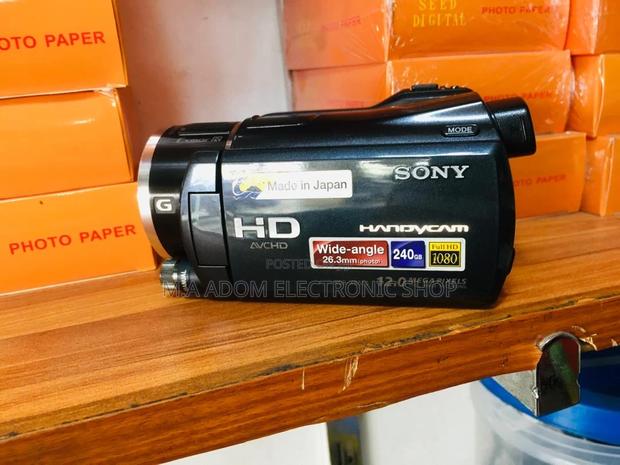 Sony HDR-XR550: Capture Life in High Definition · Photo 1