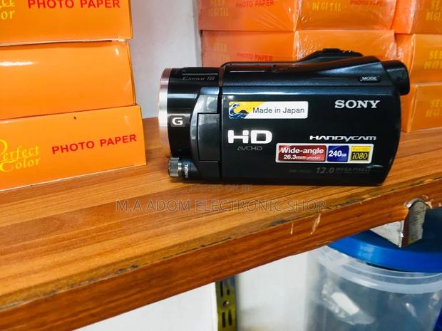 Sony HDR-XR550: Your Portable HD Video Studio · Photo 1