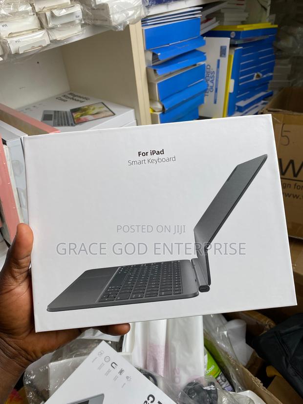 iPad Pro 11-Inch M4 Magic Keyboard · Photo 2