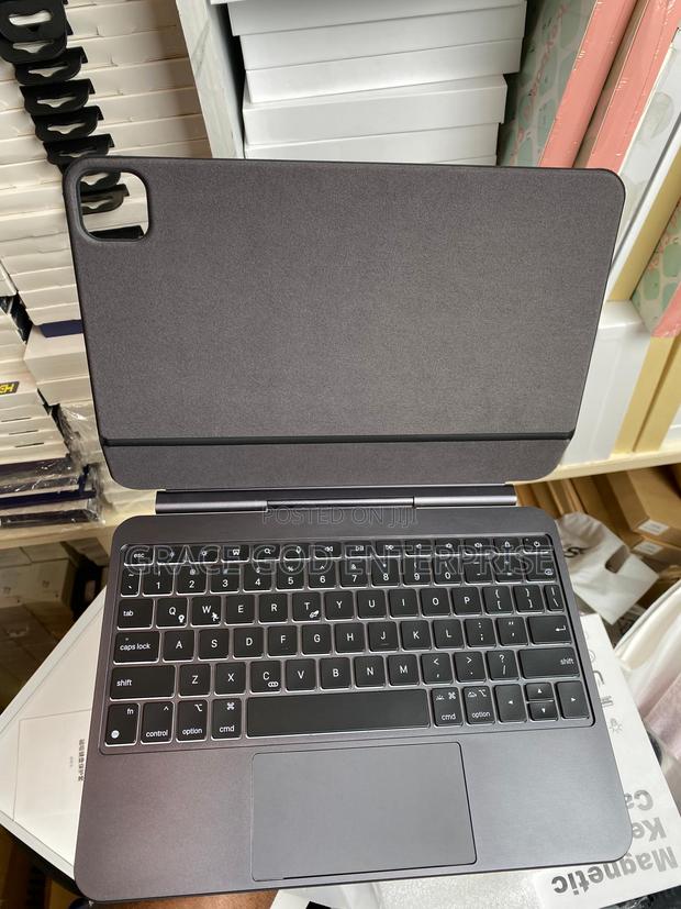 iPad Pro 11-Inch M4 Magic Keyboard · Photo 1