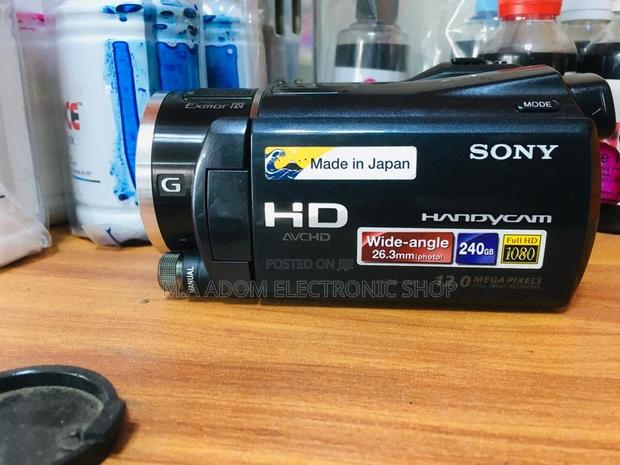 Sony HDR-XR550: Your Full HD Storytelling Companion · Photo 1