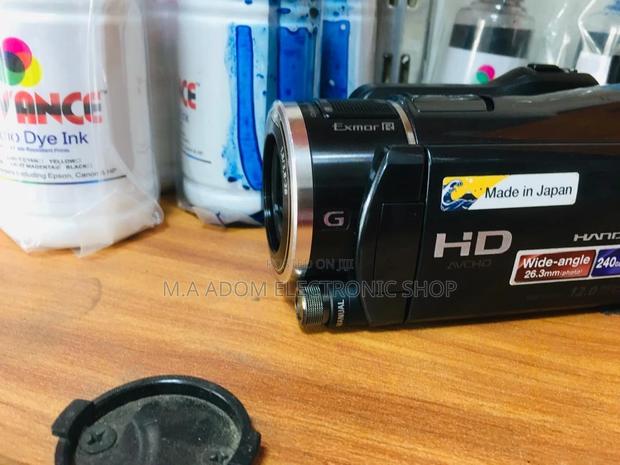 Sony HDR-XR550: Your 1080p Full HD Storytelling Companion · Photo 1
