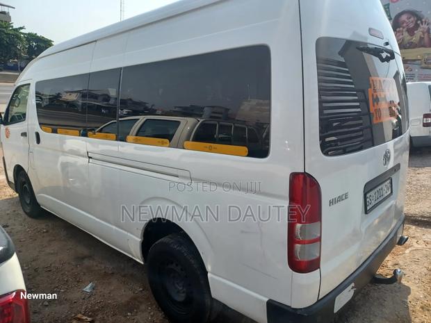 Toyota HiAce 2015 White · Photo 3