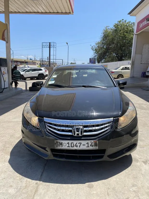 Honda Accord 2.0 Estate Automatic 2012 Black · Photo 1