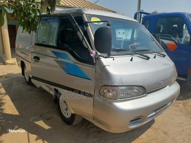 Hyundai H1 1990 Grey · Photo 1