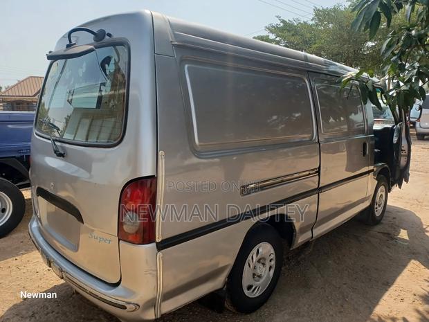 Hyundai H1 1990 Grey · Photo 4