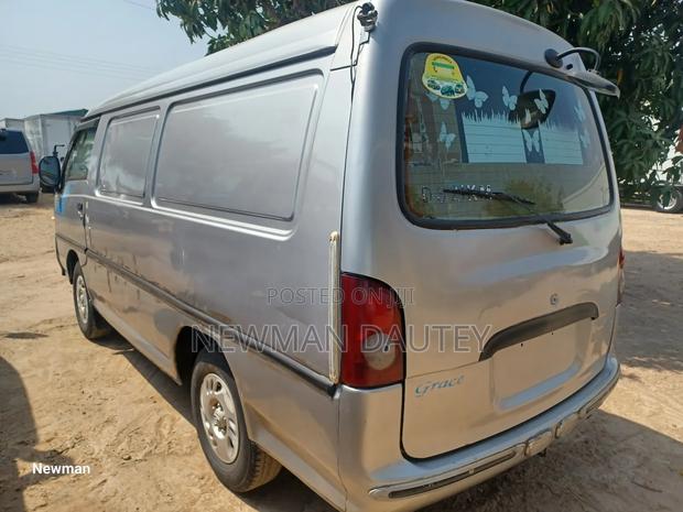 Hyundai H1 1990 Grey · Photo 7