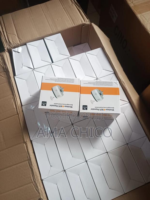 Wireless N Wifi Repeater · Photo 1