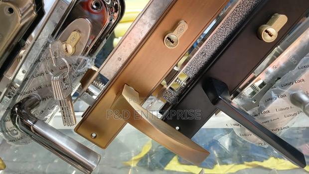 Quality Wooden Door Locks. Different Colors · Photo 2