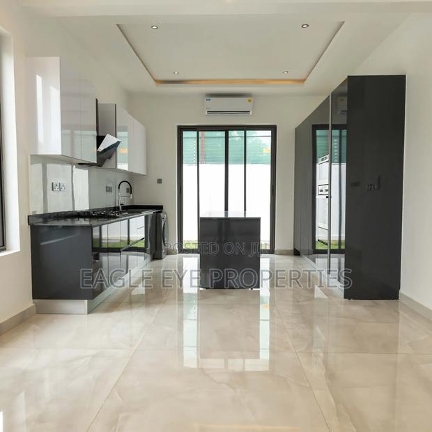 4bdrm House in Cantonments for sale · Photo 2
