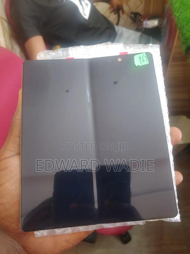 Galaxy Fold 4 Screen Phone · Photo 2