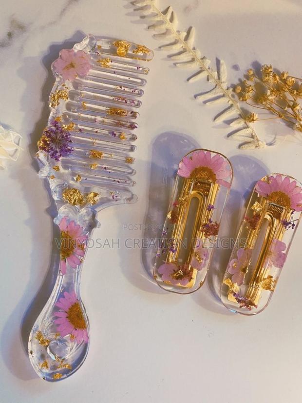 Resin Hair Comp · Photo 2