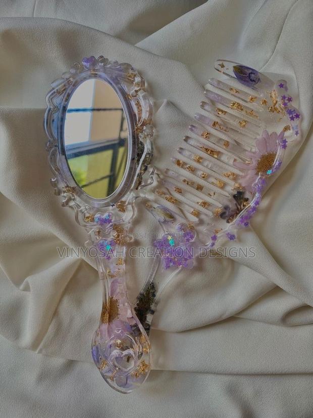 Resin Hair Comp · Photo 3