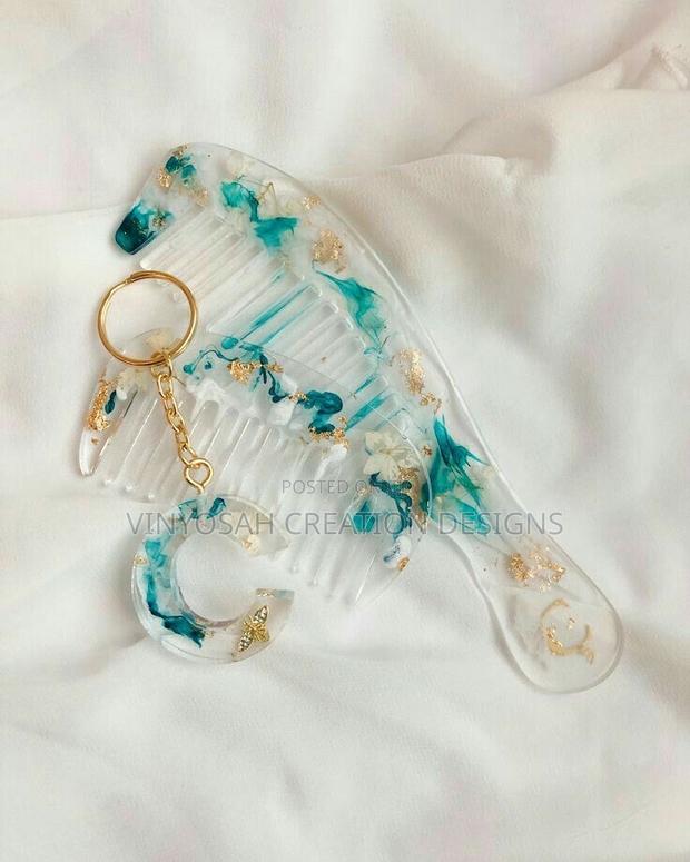 Resin Hair Comp · Photo 4