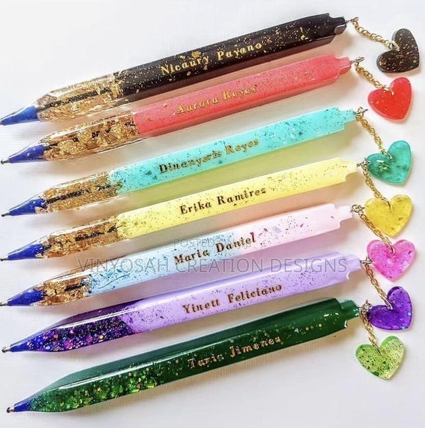 Resin Pen With Bookmarks · Photo 7