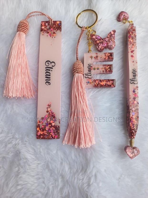 Resin Pen With Bookmarks · Photo 2