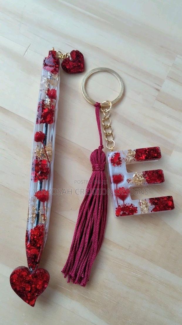 Resin Pen With Bookmarks · Photo 8