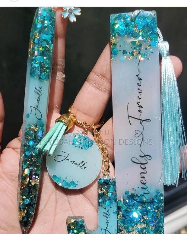 Resin Pen With Bookmarks · Photo 5
