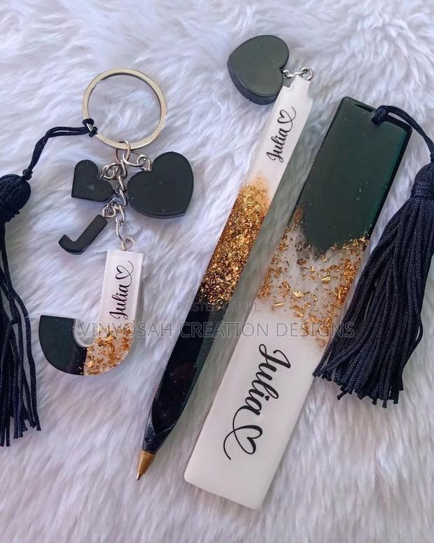 Resin Pen With Bookmarks · Photo 6
