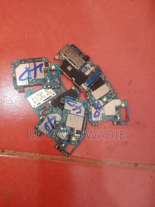 Phone Motherboard · Photo 3