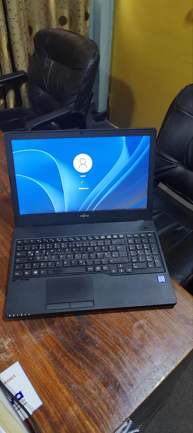 Laptop Fujitsu Lifebook A357 8GB Intel Core i5 SSD 256GB · Photo 1