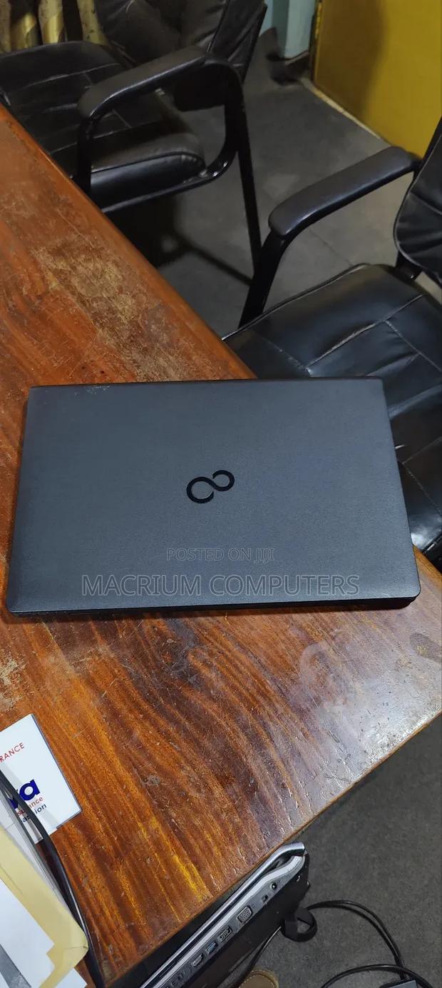 Laptop Fujitsu Lifebook A357 8GB Intel Core i5 SSD 256GB · Photo 2