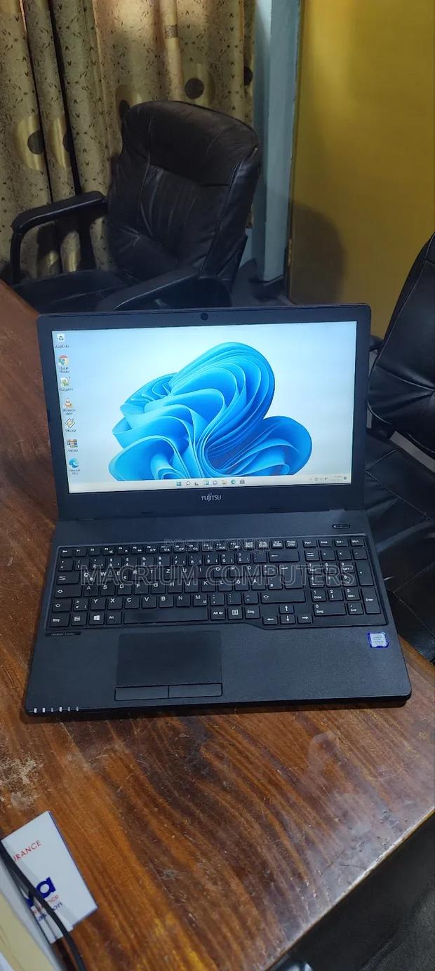 Laptop Fujitsu Lifebook A357 8GB Intel Core i5 SSD 256GB · Photo 3