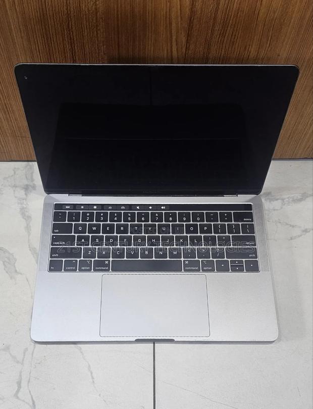 Laptop Apple MacBook 2019 8GB Intel Core I5 SSD 256GB · Photo 2