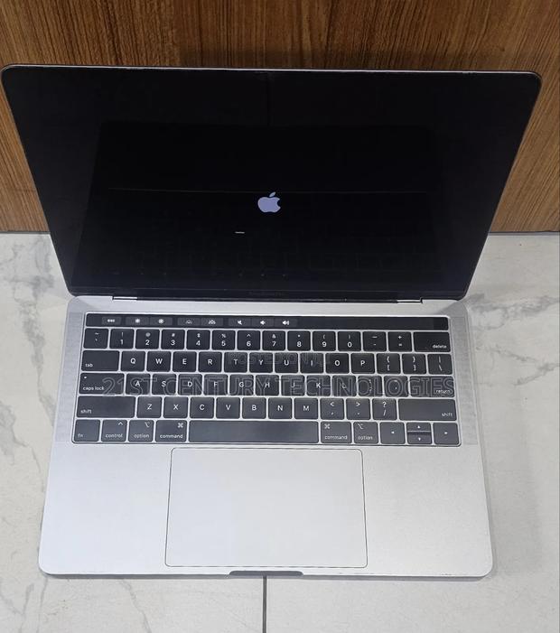 Laptop Apple MacBook 2019 8GB Intel Core I5 SSD 256GB · Photo 3