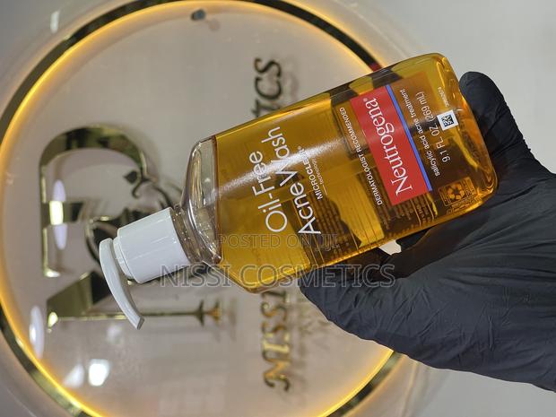 Oil-Free Acne Wash MICROCLEAR · Photo 1