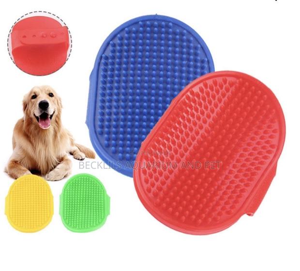 Silicone Dog Bath Brush · Photo 2