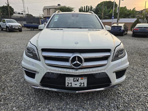 Mercedes-Benz GL-Class GL 550 2013 White · Photo 2